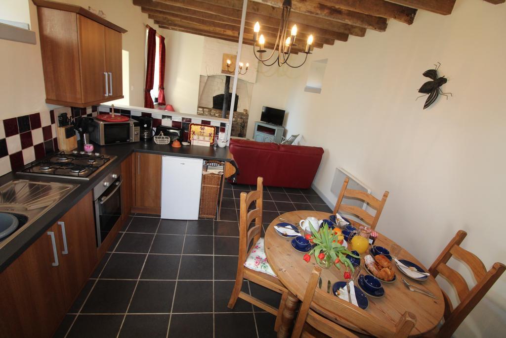 La Petite Jeusseliniere Villa Larchamp ภายนอก รูปภาพ